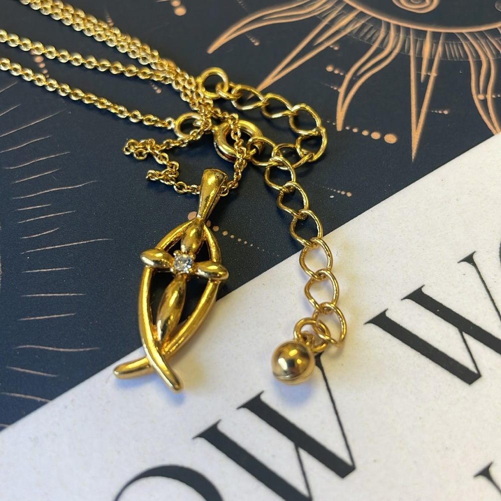 Vintage Avon Gold Cross & Fish Pendant Necklace